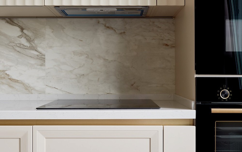 Лёгкая и функциональная кухня в стиле ар-деко