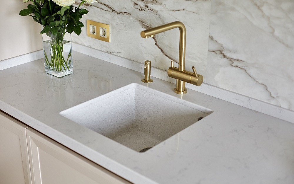 Лёгкая и функциональная кухня в стиле ар-деко