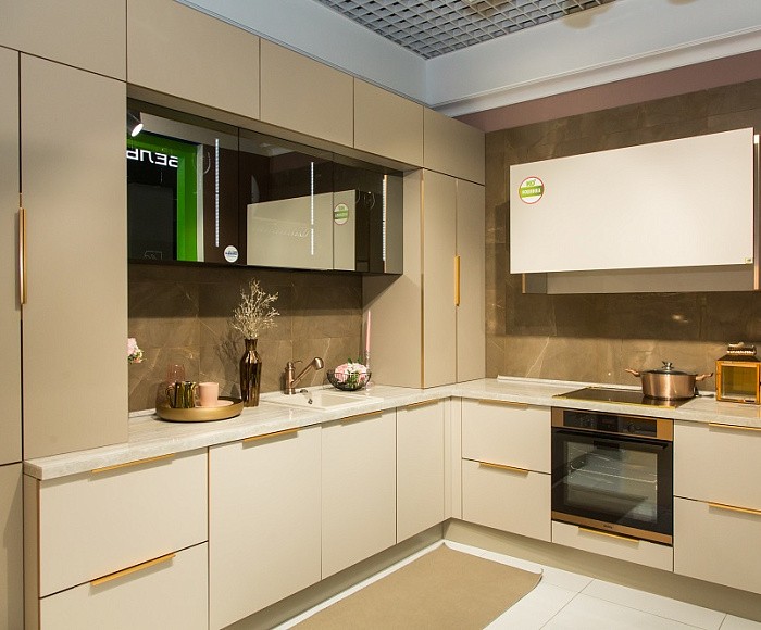 м. Пражская