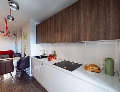 Бежевая кухня в Санкт-Петербурге