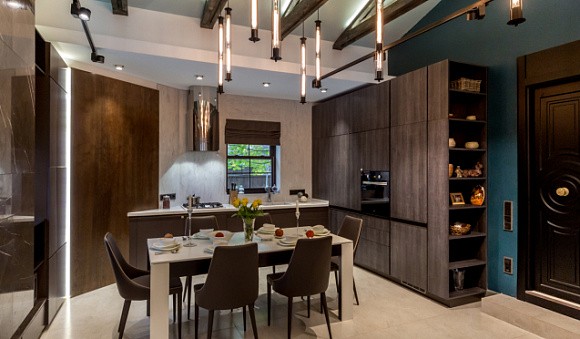 Коричневая кухня в Мурманске