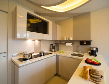 Бежевая кухня в Санкт-Петербурге