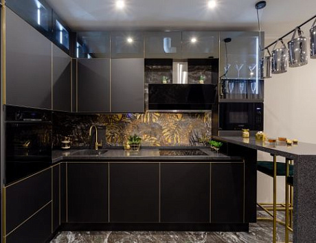 Ультрамодная черная кухня
