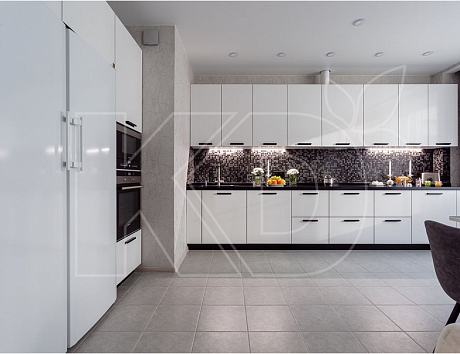дизайн кухни белой глянцевой