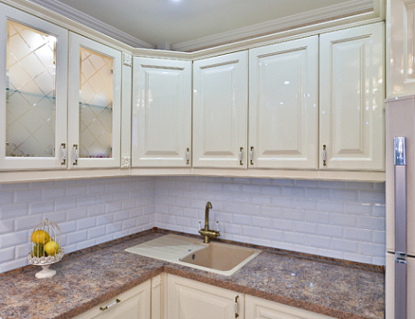 Светлая кухня в Сочи