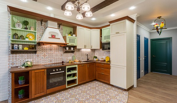 Коричневая кухня в Новосибирске