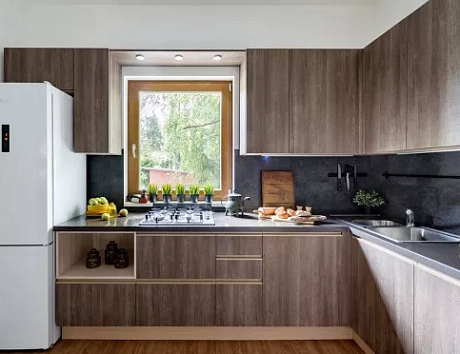 Коричневая кухня в Новосибирске