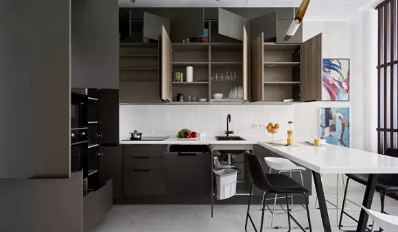 Коричневая кухня в Новосибирске