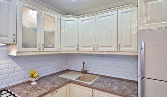 Светлая кухня в Воронеже