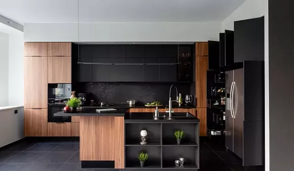 Коричневая кухня в Новосибирске