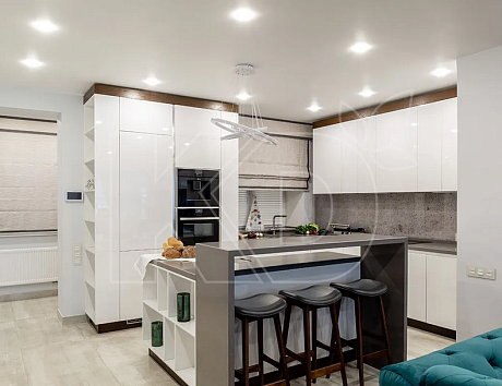 Угловые белые кухни