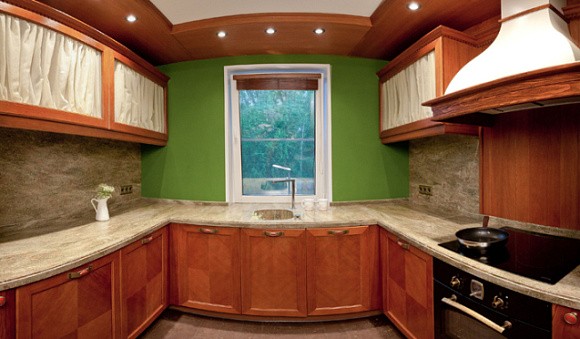 Коричневая кухня в Мурманске